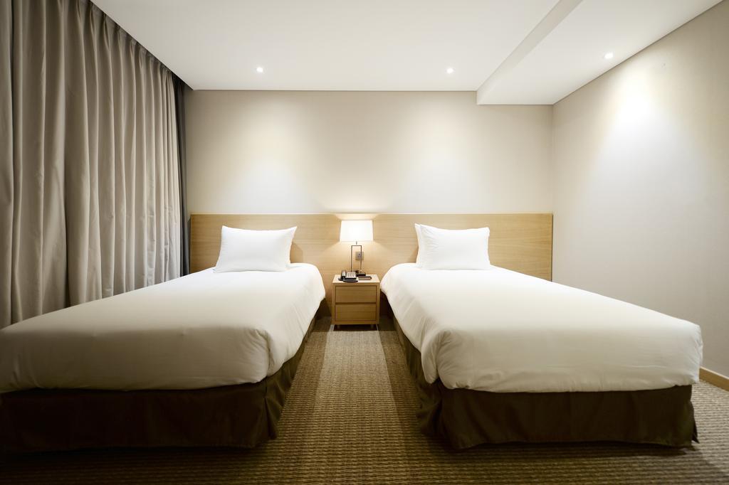Hotel New Oriental Myeongdong Сеул Номер фото
